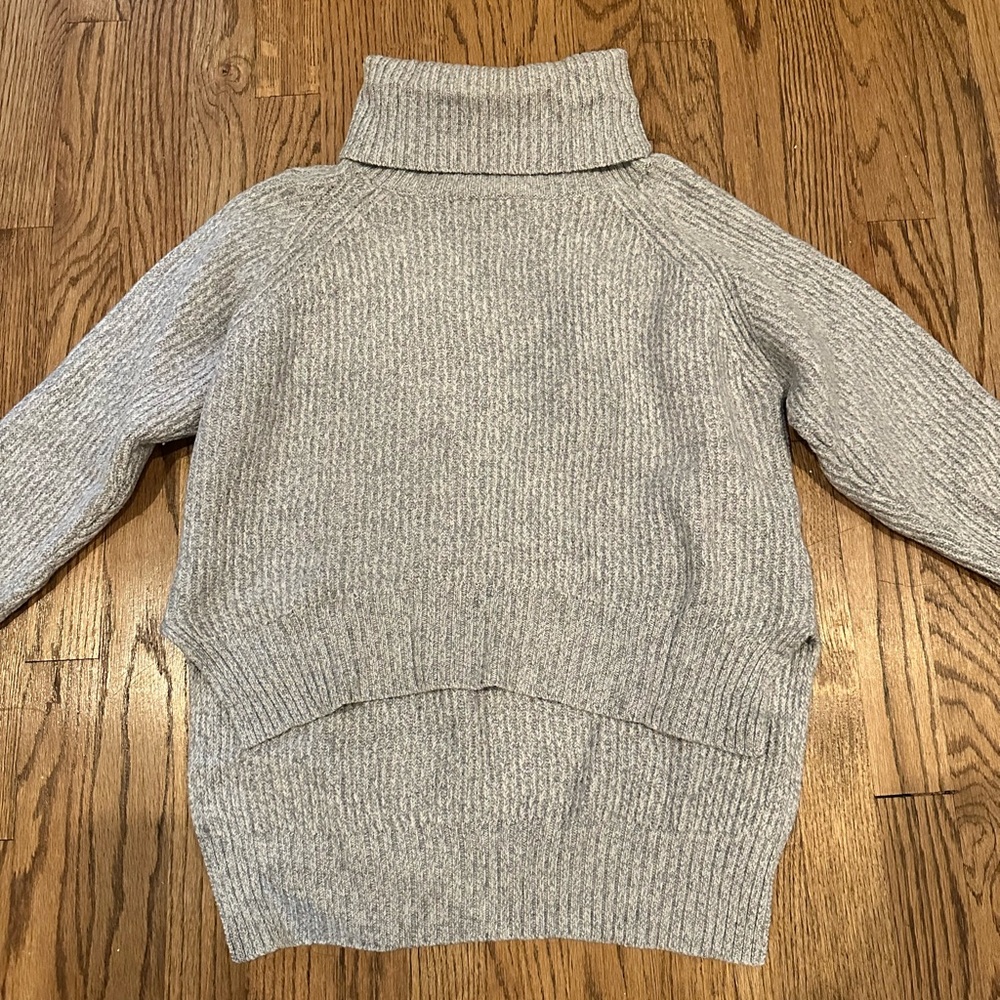 Aritzia Wilfred Free grey turtlneck